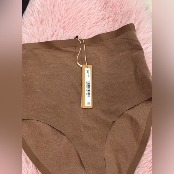 NWT SKIMS POWER MESH HIGH WAISTED THONG - Picture 8 of 12